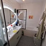 Flat With 3 Bedrooms 90 M2 Balcony And Parking, Subway Station Riquet Apartment *
