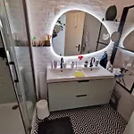Flat With 3 Bedrooms 90 M2 Balcony And Parking, Subway Station Riquet Apartment *