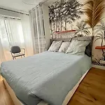 Flat With 3 Bedrooms 90 M2 Balcony And Parking, Subway Station Riquet *