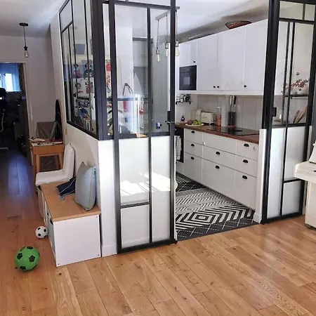 Flat With 3 Bedrooms 90 M2 Balcony And Parking, Subway Station Riquet *